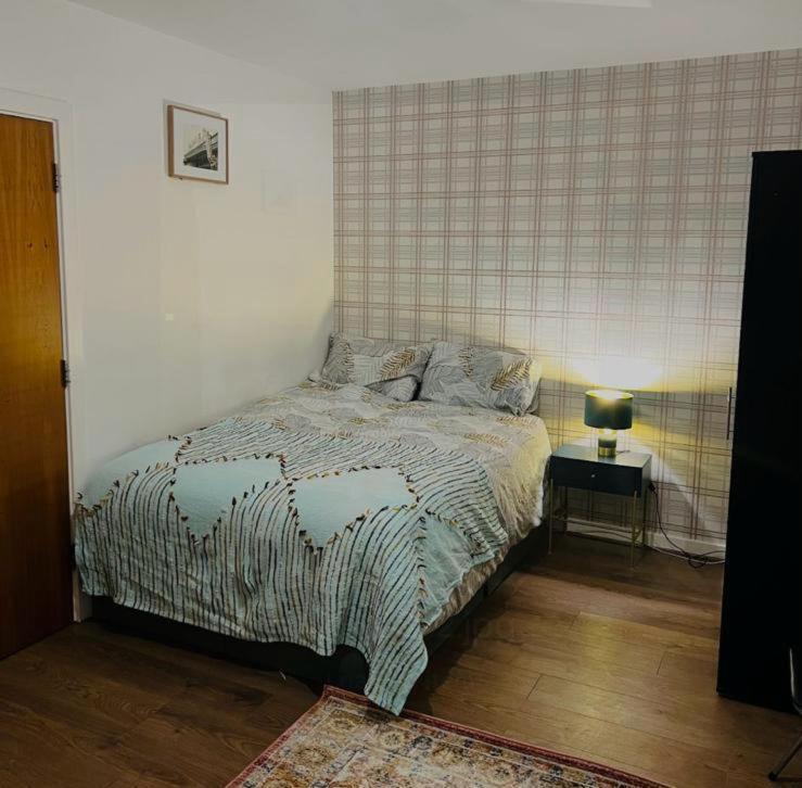 Haven, Large Double In East London, Barking, Free Parking Apartment *